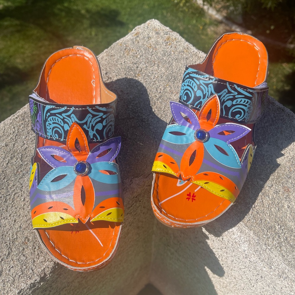 Gently loved ultra lightweight sandals
